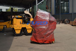福瑞得機械手扶雙輪壓路機，手扶單輪壓路機，路面開槽機及時包裝發(fā)貨