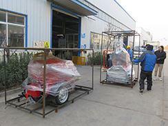 福瑞得機(jī)械1臺(tái)灌縫機(jī)，1臺(tái)移動(dòng)燈車，一臺(tái)馬路吹風(fēng)機(jī)打包裝柜出口新加坡