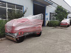 7月2日，福瑞得機(jī)械2臺全液壓座駕雙鋼輪壓路機(jī)打包發(fā)往吉林。